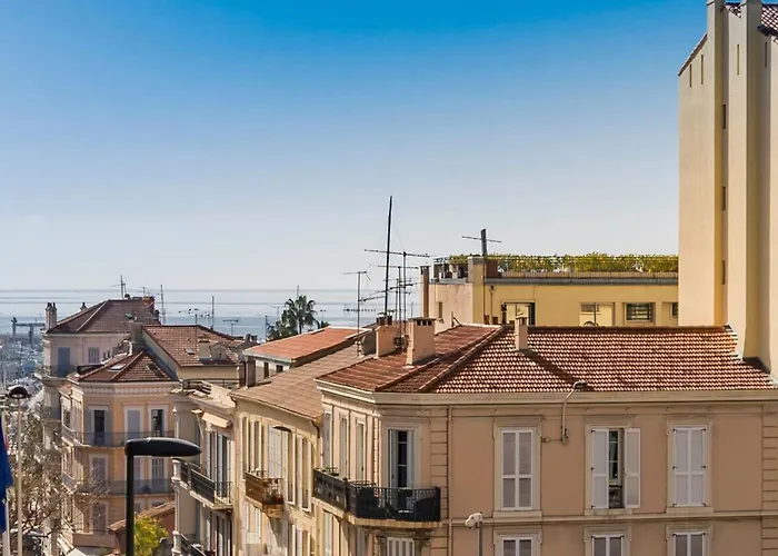 Very Nice 2 Bedroom Apartment In The Center Of Cannes Completely Renovated