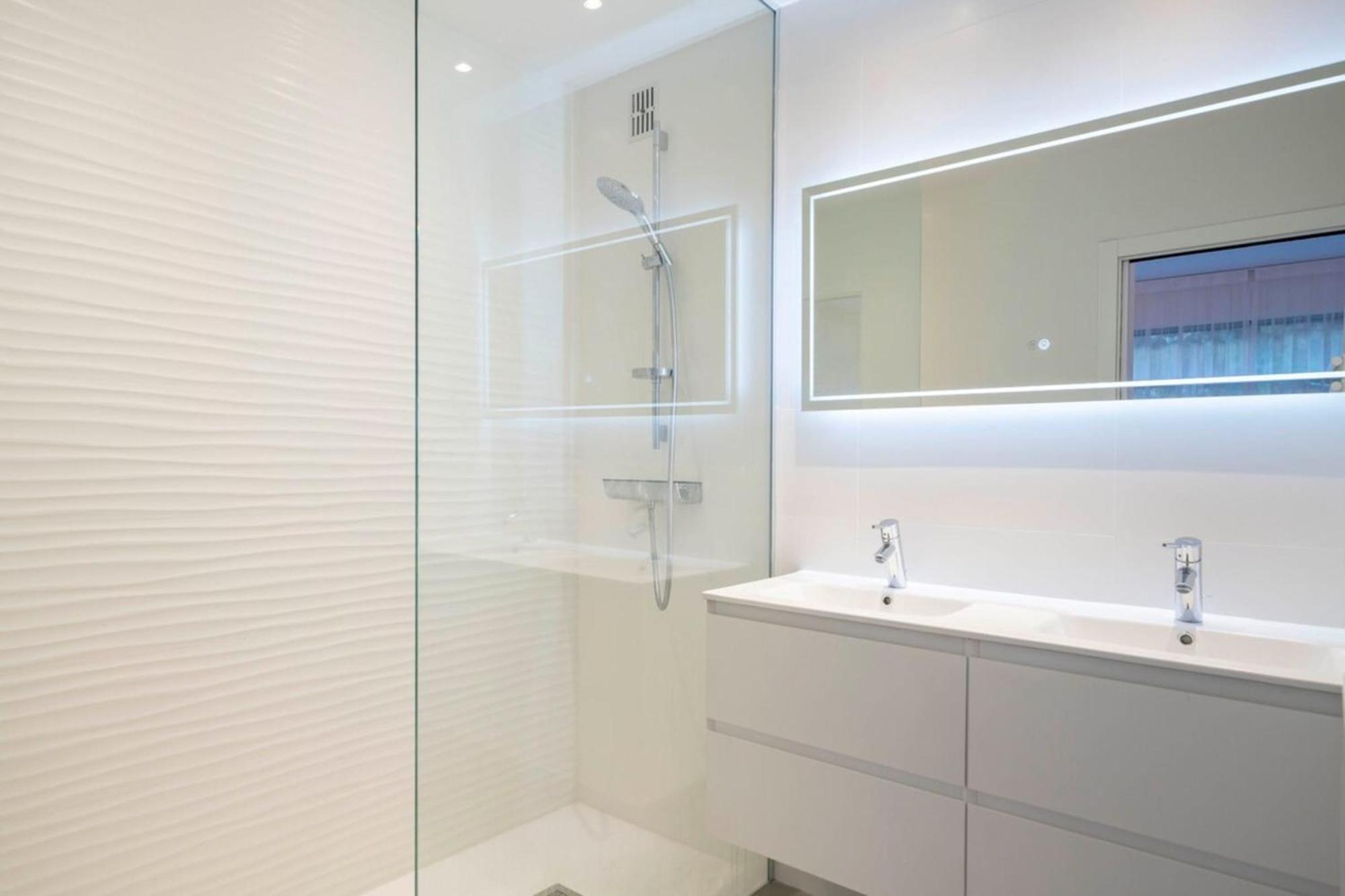 Very 2 Bedroom In The Center Of Completely Renovated Cannes