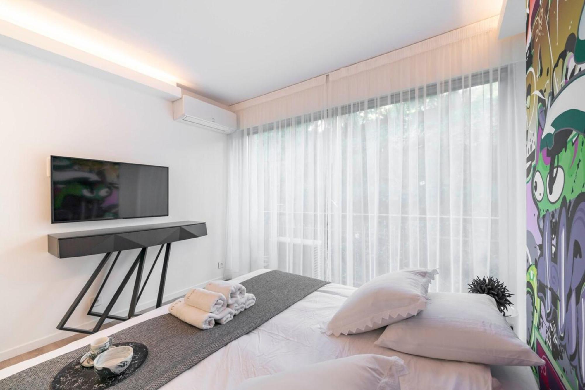 Very 2 Bedroom In The Center Of Completely Renovated Hébergement de vacances *