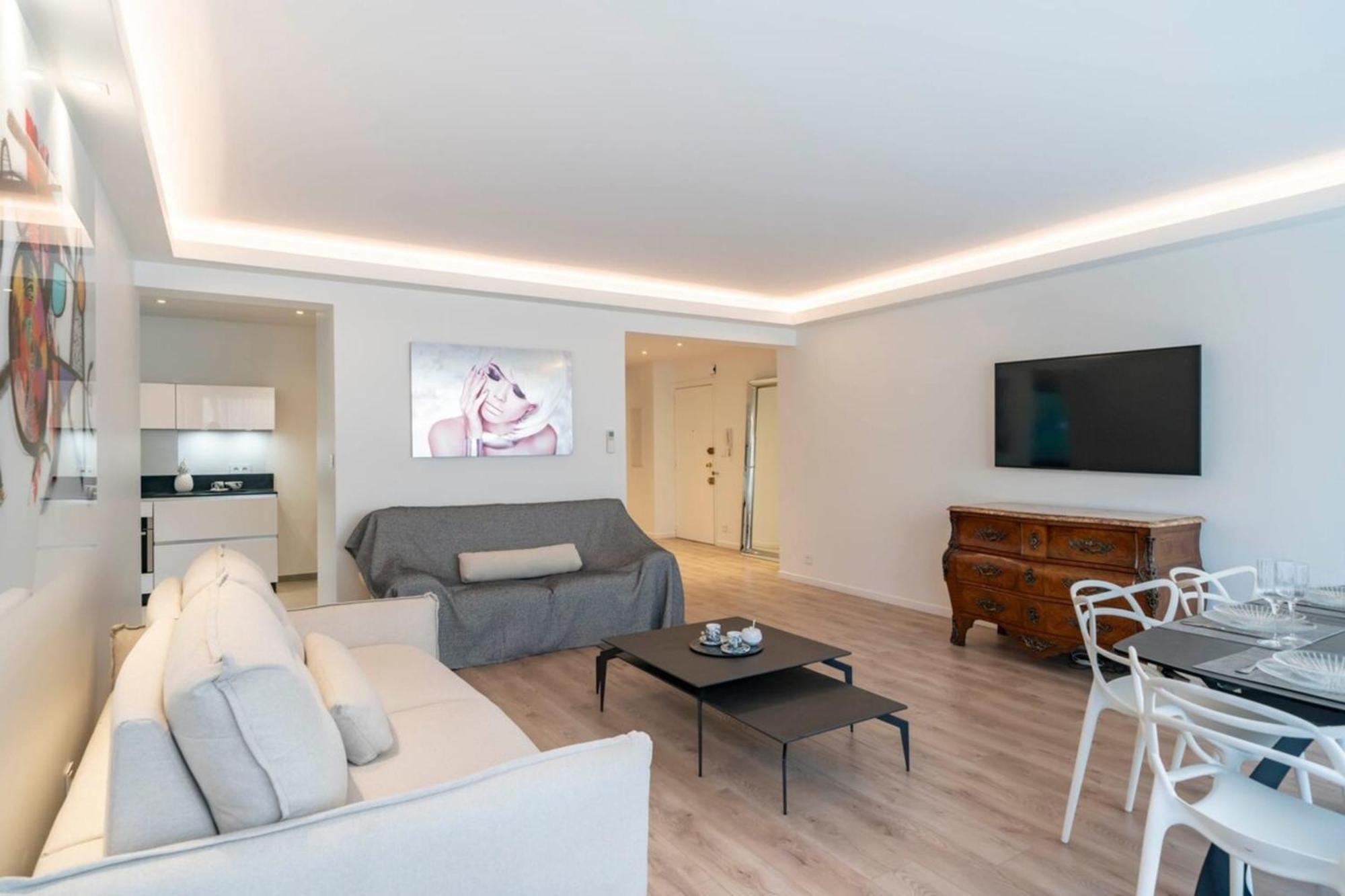 Hébergement de vacances Very 2 Bedroom In The Center Of Completely Renovated *